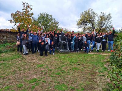 Еднодневен географски практикум в Котел, Жеравна и Сливен проведоха учениците от Хуманитарната гимназия в Казанлък 