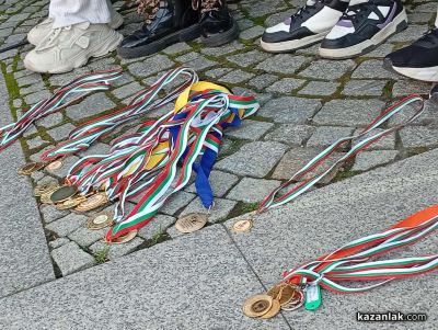 Талантите от ОДК гр.Казанлък с протест пред общината