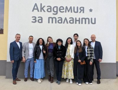 Позиция на “Академия за таланти“ с. Розово за разпространена информация за пренасочване на деца и учители от ОДК Казанлък / Новини от Казанлък