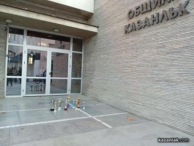 Талантите от ОДК гр.Казанлък с протест пред общината