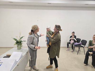 33 новородени получиха ваучери от Община Казанлък 