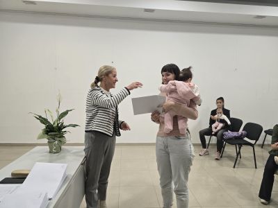 33 новородени получиха ваучери от Община Казанлък 