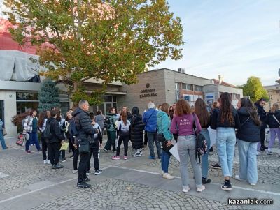 Талантите от ОДК гр.Казанлък с протест пред общината