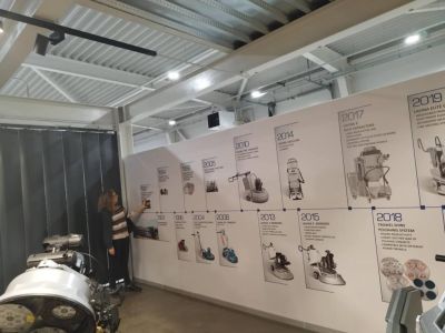 Гимназисти от ПХГ „Св. Св. Кирил и Методий“ - Казанлък се запознаха отблизо с работния процес в местен завод