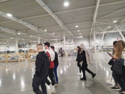 Гимназисти от ПХГ „Св. Св. Кирил и Методий“ - Казанлък се запознаха отблизо с работния процес в местен завод