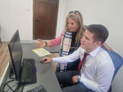 Община Казанлък отвори вратите си за ученици, участващи в инициативата “Мениджър за един ден“