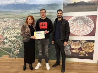 Община Казанлък отвори вратите си за ученици, участващи в инициативата “Мениджър за един ден“