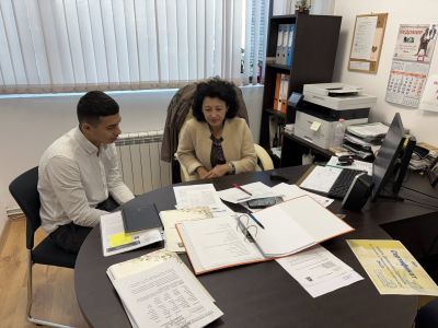 Община Казанлък отвори вратите си за ученици, участващи в инициативата “Мениджър за един ден“