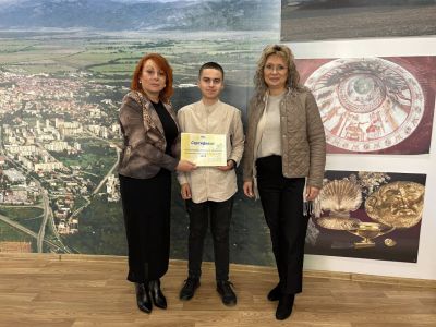 Община Казанлък отвори вратите си за ученици, участващи в инициативата “Мениджър за един ден“