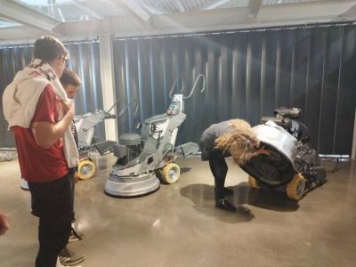 Гимназисти от ПХГ „Св. Св. Кирил и Методий“ - Казанлък се запознаха отблизо с работния процес в местен завод