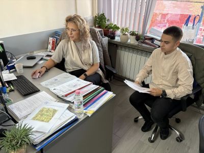 Община Казанлък отвори вратите си за ученици, участващи в инициативата “Мениджър за един ден“