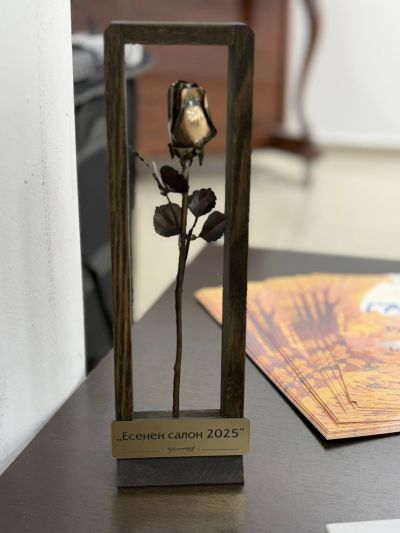 Румен Рачев спечели наградата на “Есенен салон“ 2025 в Казанлък. Антон Радулов - за нов художествен почерк, а Иван Гайдаров - за цялостно творчество