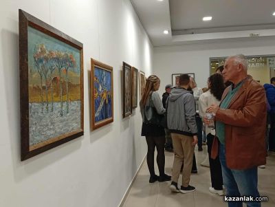 Румен Рачев спечели наградата на “Есенен салон“ 2025 в Казанлък. Антон Радулов - за нов художествен почерк, а Иван Гайдаров - за цялостно творчество