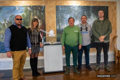 Етнографски комплекс „Дамасцена“ получи необикновен подарък – истински метеорит