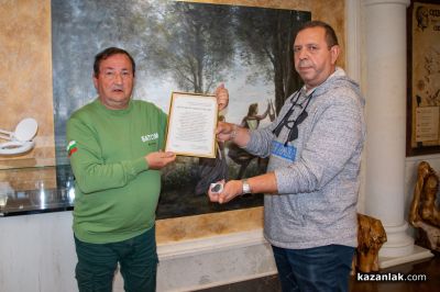 Етнографски комплекс „Дамасцена“ получи необикновен подарък – истински метеорит