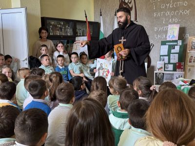 Родолюбиви паисиевци с редица инициативи по случай Деня на народните будители / Новини от Казанлък