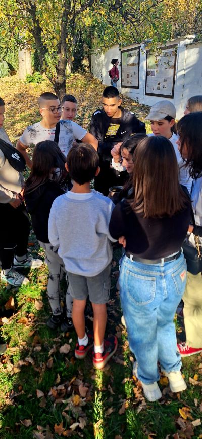 Съвместна инициатива на НЧ „Светлина–1861“, гр. Шипка и ОУ „Чудомир“ – Казанлък по повод Деня на народните будители