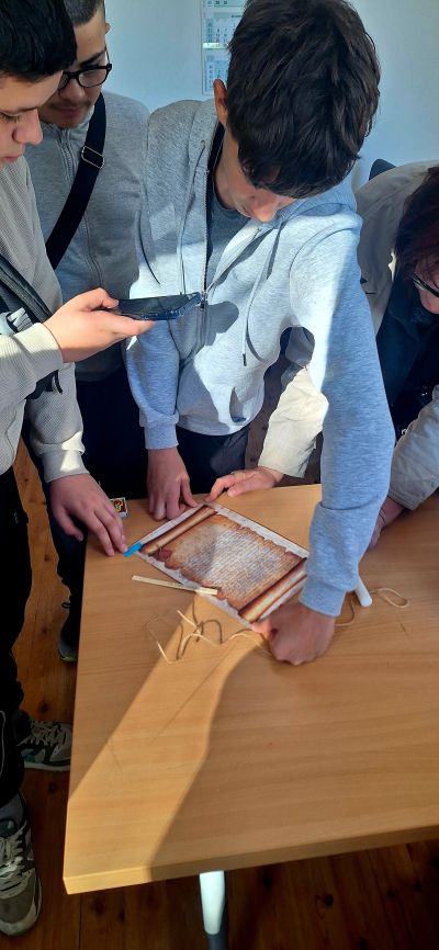 Съвместна инициатива на НЧ „Светлина–1861“, гр. Шипка и ОУ „Чудомир“ – Казанлък по повод Деня на народните будители