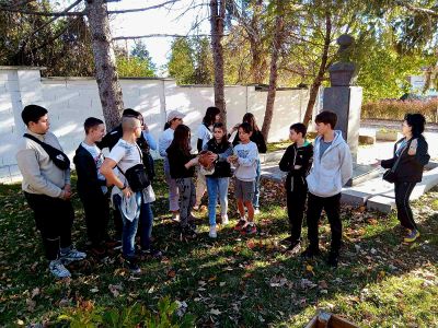 Съвместна инициатива на НЧ „Светлина–1861“, гр. Шипка и ОУ „Чудомир“ – Казанлък по повод Деня на народните будители