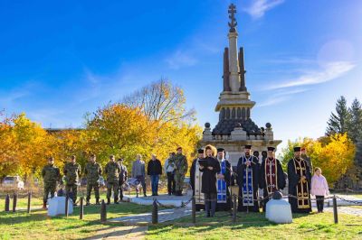 Казанлък и Карлово почетоха загиналите воини с военен ритуал - панихида на Архангелова задушница / Новини от Казанлък