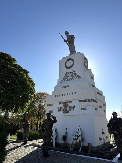 Казанлък и Карлово почетоха загиналите воини с военен ритуал - панихида на Архангелова задушница