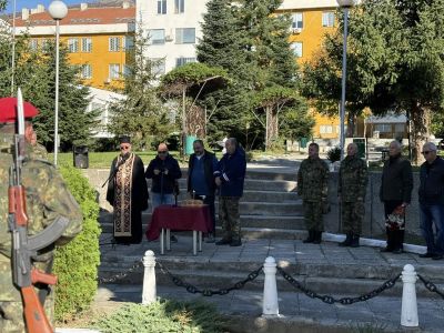 Казанлък и Карлово почетоха загиналите воини с военен ритуал - панихида на Архангелова задушница