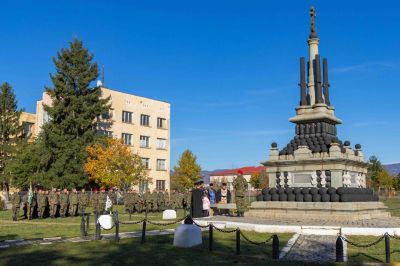 Казанлък и Карлово почетоха загиналите воини с военен ритуал - панихида на Архангелова задушница