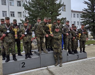 Отборът на Стремци отново шампион във военно-приложния многобой на Сухопътните войски / Новини от Казанлък