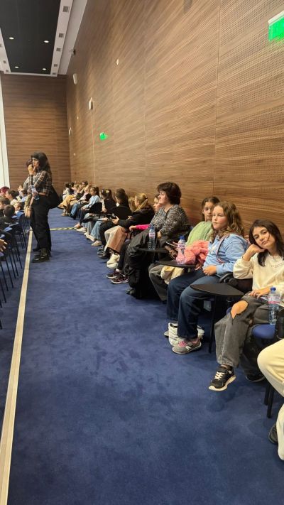 Ученици от ОУ “Кулата“ - Казанлък посетиха Народното събрание 