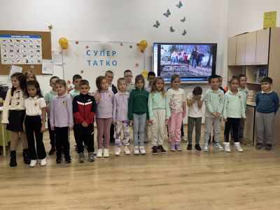 Първолаците на ОУ “Паисий Хилендарски“ и техните Супер татковци се впуснаха в забавления