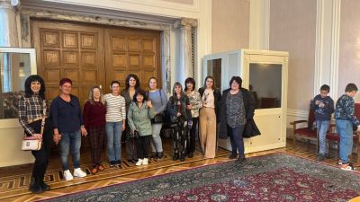 Ученици от ОУ “Кулата“ - Казанлък посетиха Народното събрание 