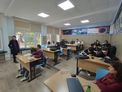 Ученици от ПГЛПТ дебатираха по темата „Емоционалната празнота и зависимостите“ с психолози от ПИЦ-Стара Загора / Новини от Казанлък