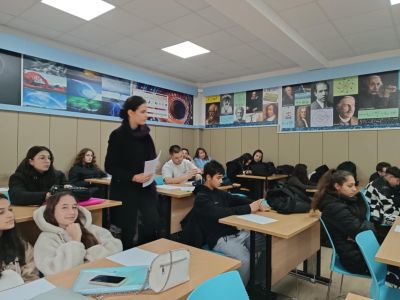 Ученици от ПГЛПТ дебатираха по темата „Емоционалната празнота и зависимостите“ с психолози от ПИЦ-Стара Загора