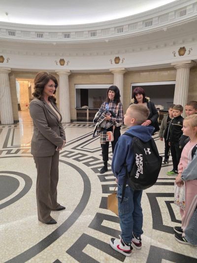 Ученици от ОУ “Кулата“ - Казанлък посетиха Народното събрание 