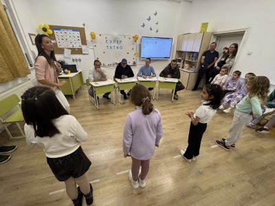 Първолаците на ОУ “Паисий Хилендарски“ и техните Супер татковци се впуснаха в забавления