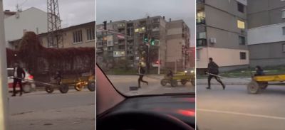 Заснеха мъж да тегли каруца на оживено кръстовище в Казанлък / Новини от Казанлък