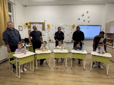 Първолаците на ОУ “Паисий Хилендарски“ и техните Супер татковци се впуснаха в забавления