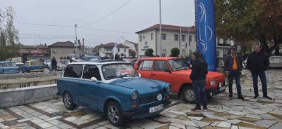 Десетки “Трабант”-и паркираха в центъра на Павел баня 