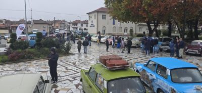 Десетки “Трабант”-и паркираха в центъра на Павел баня 