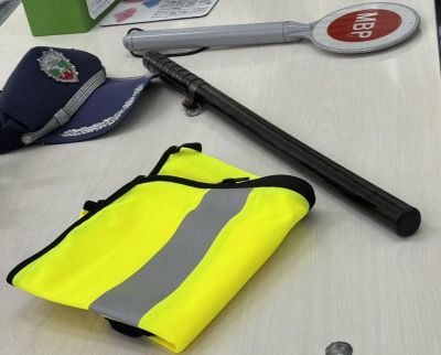 Ученици от ОУ „Св. Паисий Хилендарски“ се срещнаха с полицаи и научиха повече за професията им