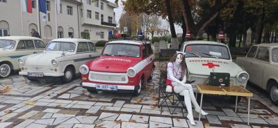Десетки “Трабант”-и паркираха в центъра на Павел баня 
