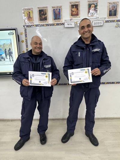 Ученици от ОУ „Св. Паисий Хилендарски“ се срещнаха с полицаи и научиха повече за професията им