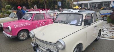 Десетки “Трабант”-и паркираха в центъра на Павел баня 