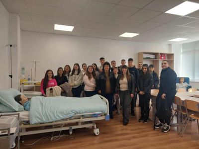 Ученици от ПХГ „Св. Св. Кирил и Методий“ се запознаха с академичната среда на Бургаския държавен университет / Новини от Казанлък