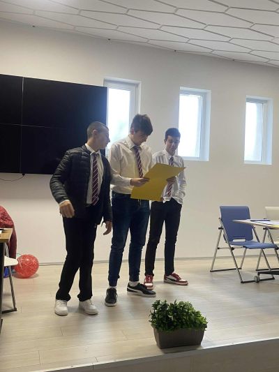 Деветокласници от ПГЛПТ отбелязаха Международния ден на младежта