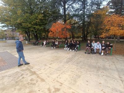 Учениците от 8.б клас на ПГЛПТ с инициатива „Ден без автомобили“ 