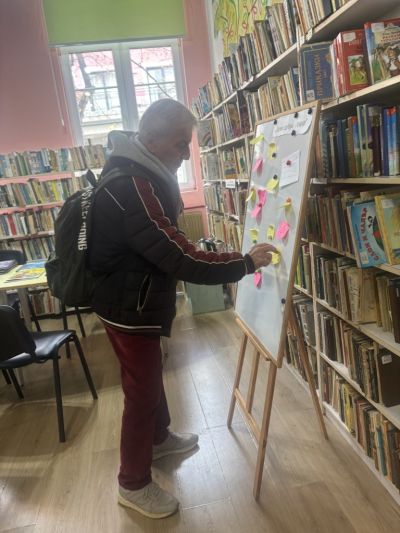 С красиви послания, посетителите на библиотеката отбелязаха Световния ден на доброто