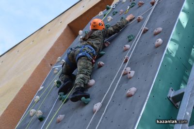 Военното формирование в Казанлък показва уменията и подготовката на стремци