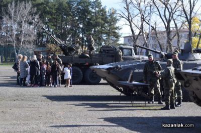Ден на отворените врати във военното формирование в Казанлък