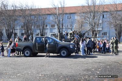 Ден на отворените врати във военното формирование в Казанлък